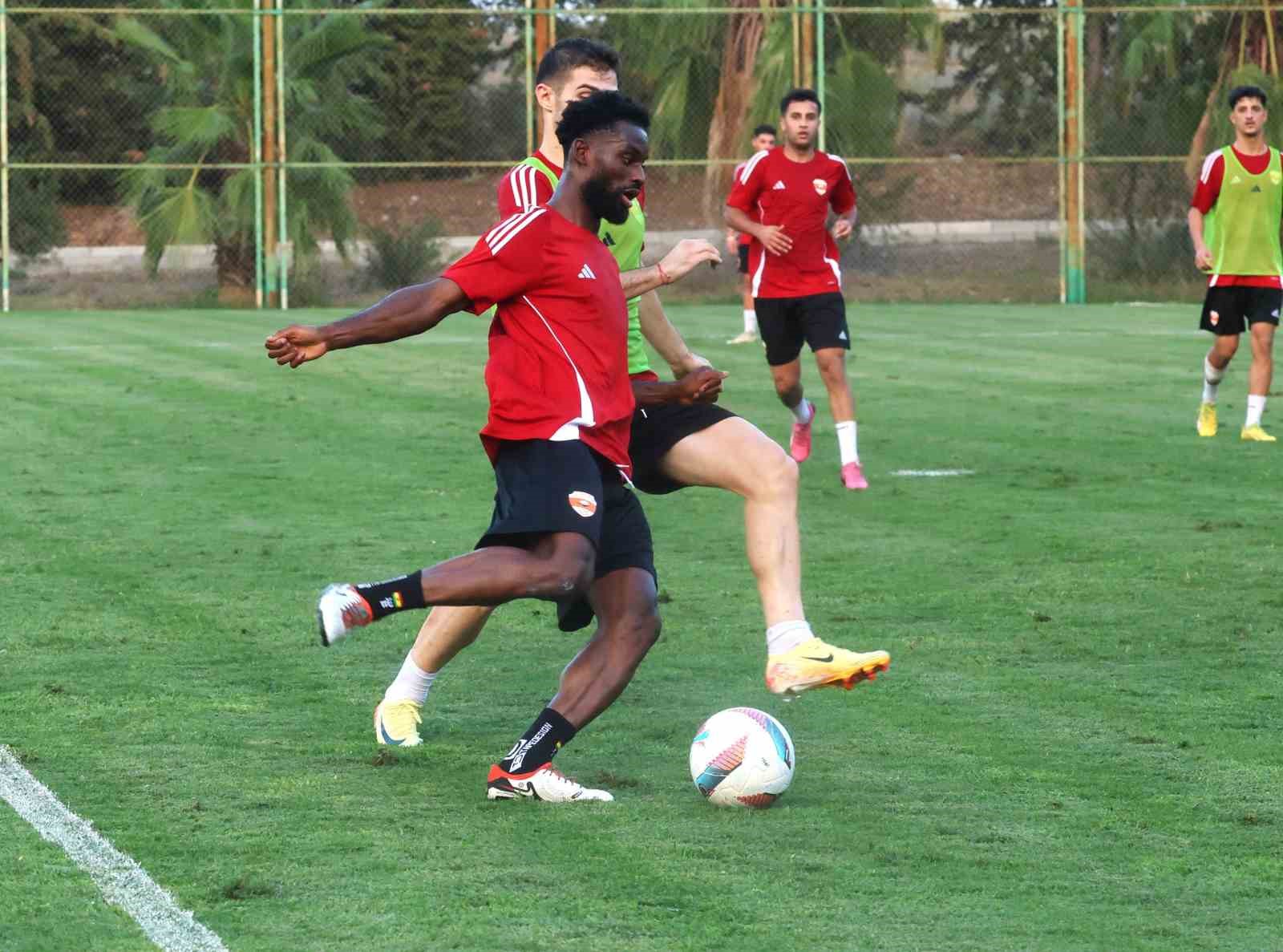 Adanaspor, Ankara Ke&ccedil;i&ouml;reng&uuml;c&uuml; ma&ccedil;ı hazırlıklarını s&uuml;rd&uuml;rd&uuml;
