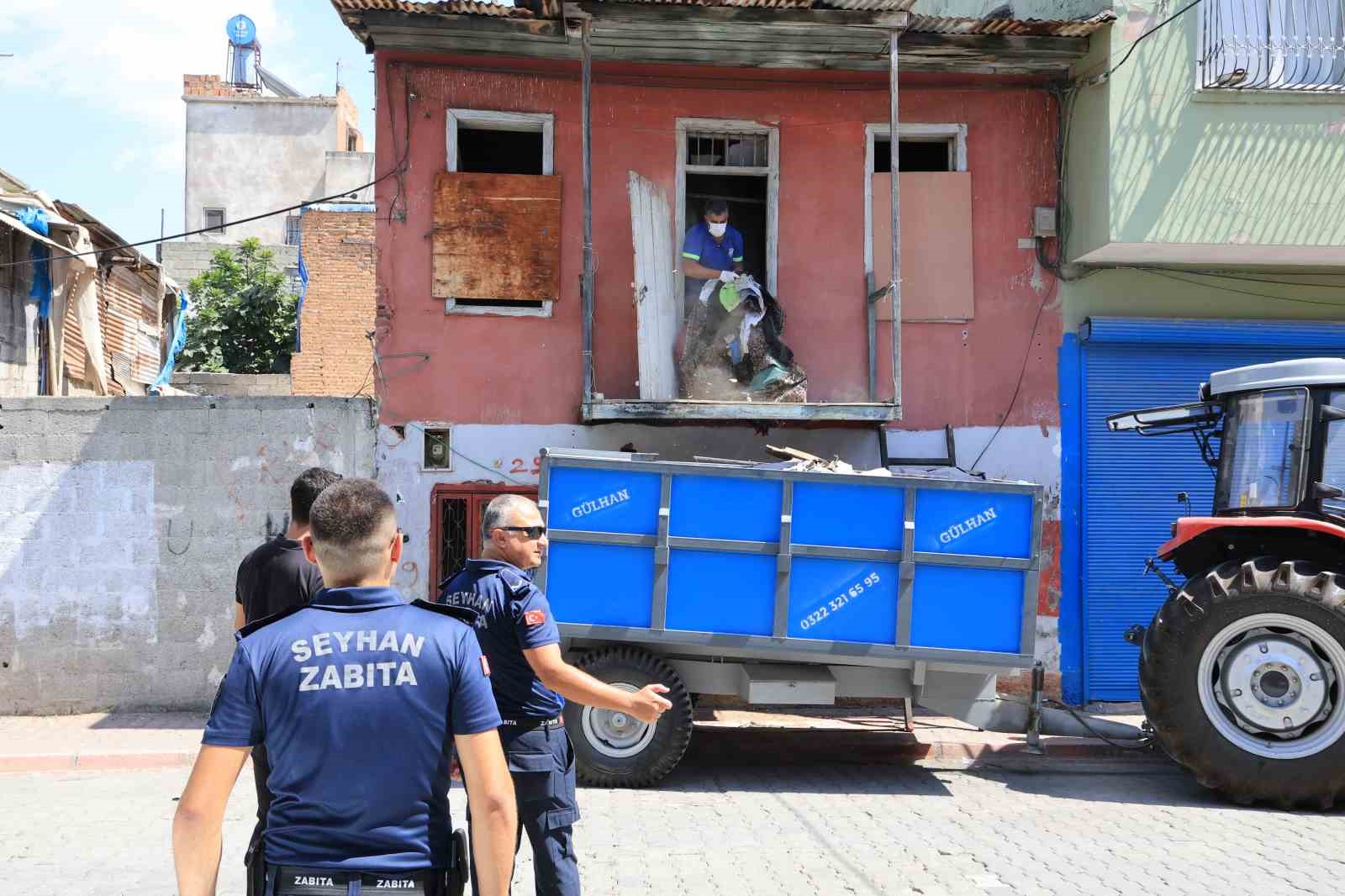 Uyuşturucu bağımlıları metruk yapıyı &rsquo;&ccedil;&ouml;p ev&rsquo; haline getirdi
