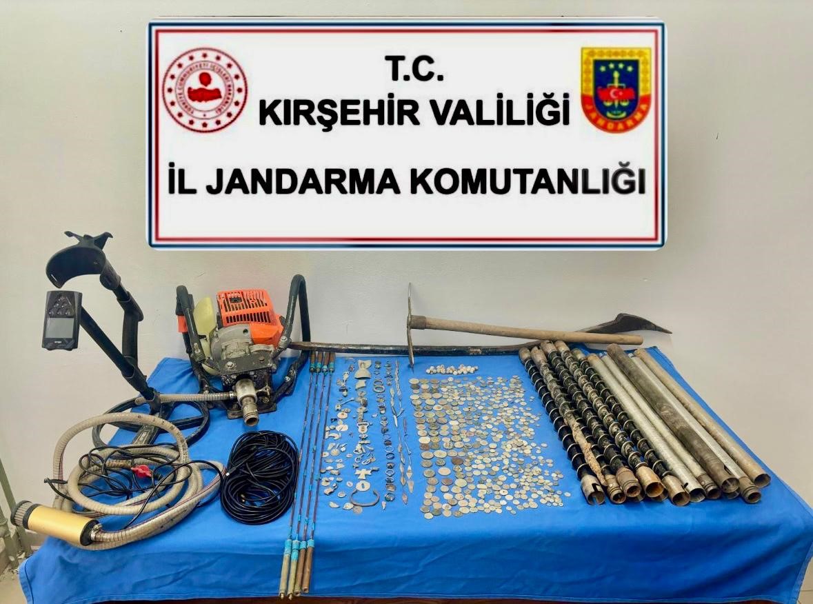 Tarihi eser kaçakçılarına jandarma operasyonu
