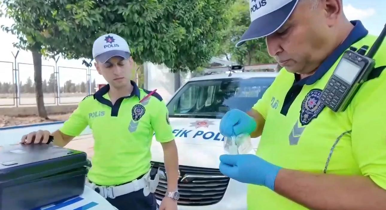 Adana&rsquo;da s&uuml;r&uuml;c&uuml;lere &lsquo;Uyuşturucu&rsquo; testi
