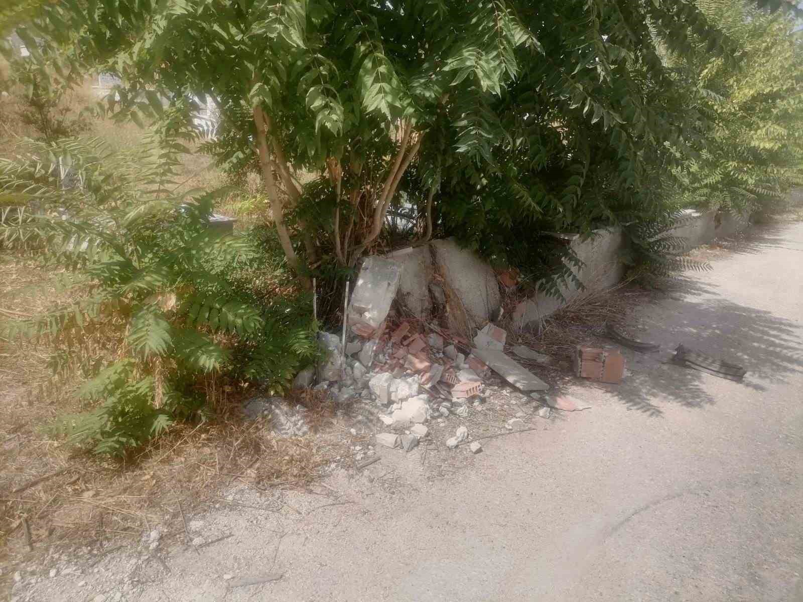 Bilecik’te otomobil şarampole devrildi: 3 yaralı