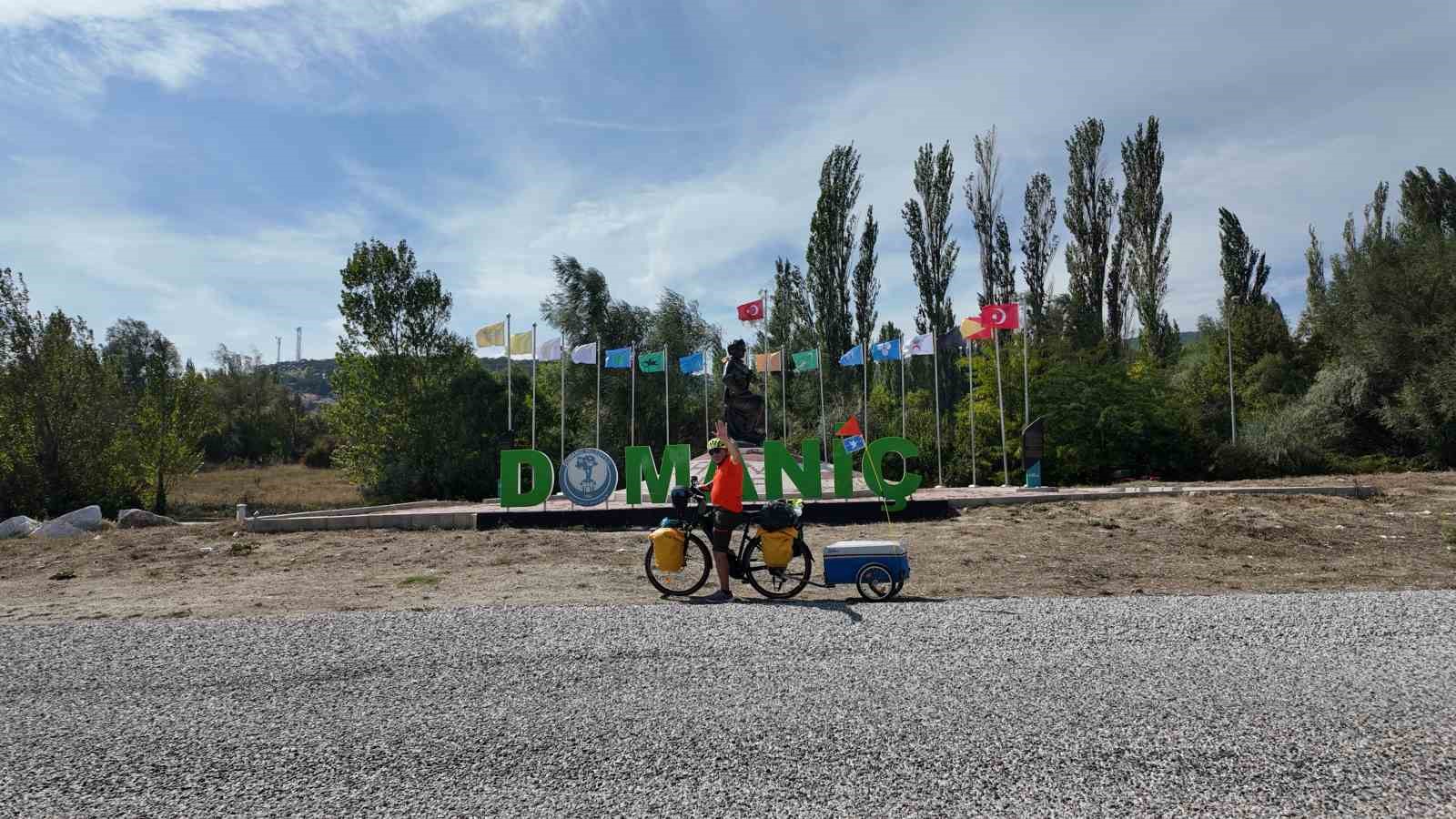 Bisikletiyle barışa pedal &ccedil;eviren gezgin, Domani&ccedil; dağlarında
