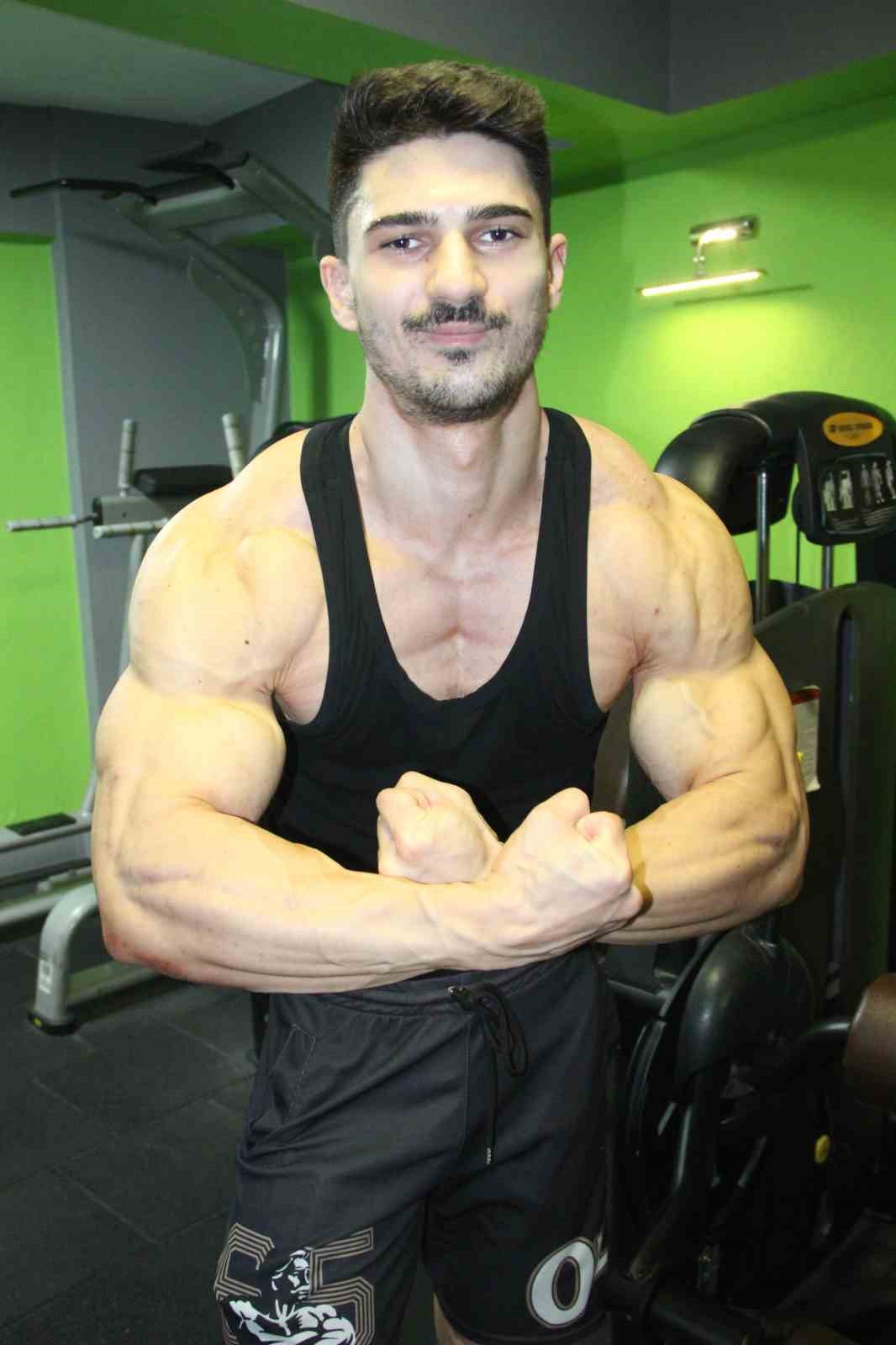 Manisalı sporcu Tarık Akpolat, v&uuml;cut geliştirmede T&uuml;rkiye şampiyonu oldu
