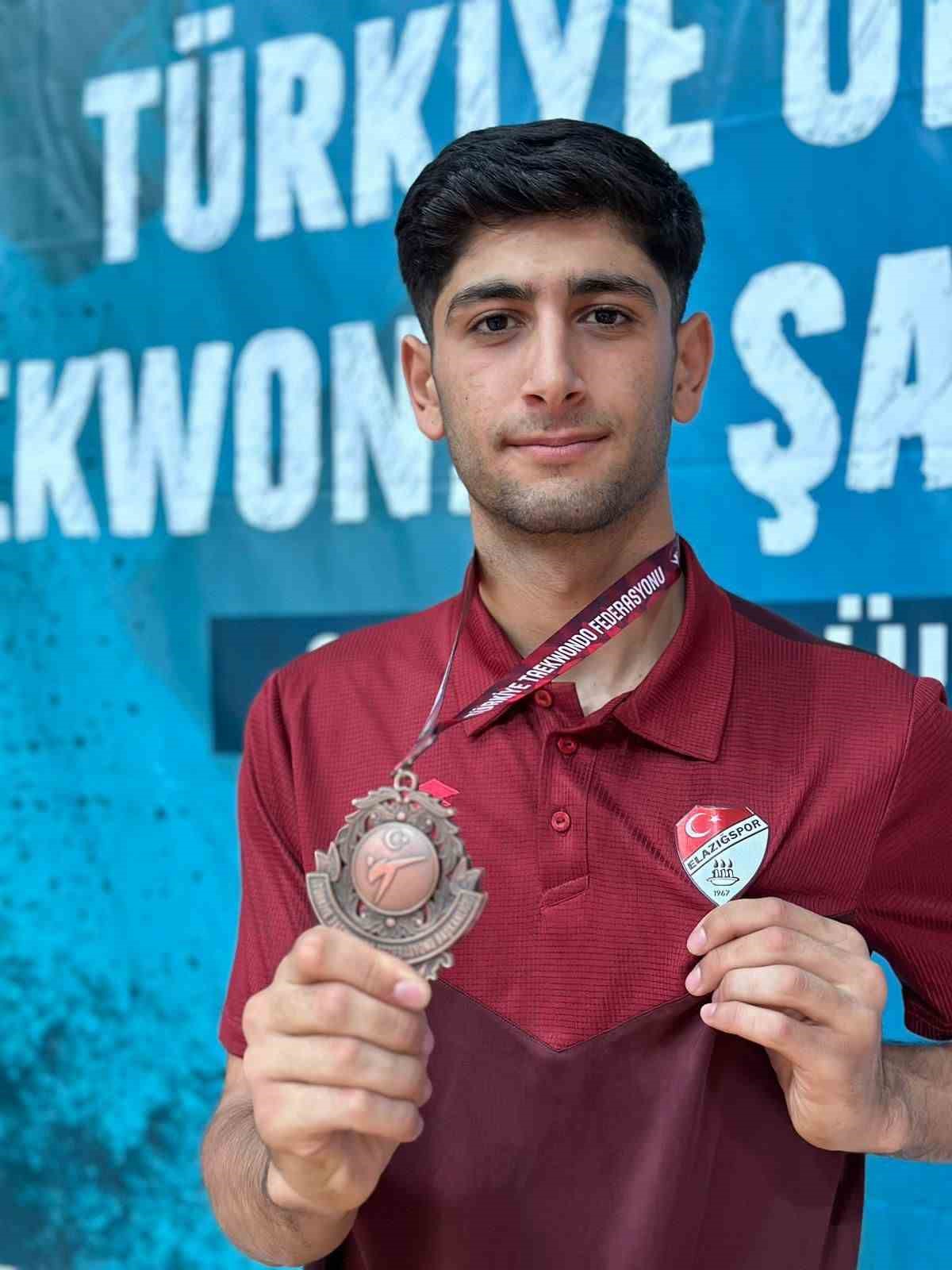 Emirhan Okşan, taekwondoda Türkiye 3.’sü oldu