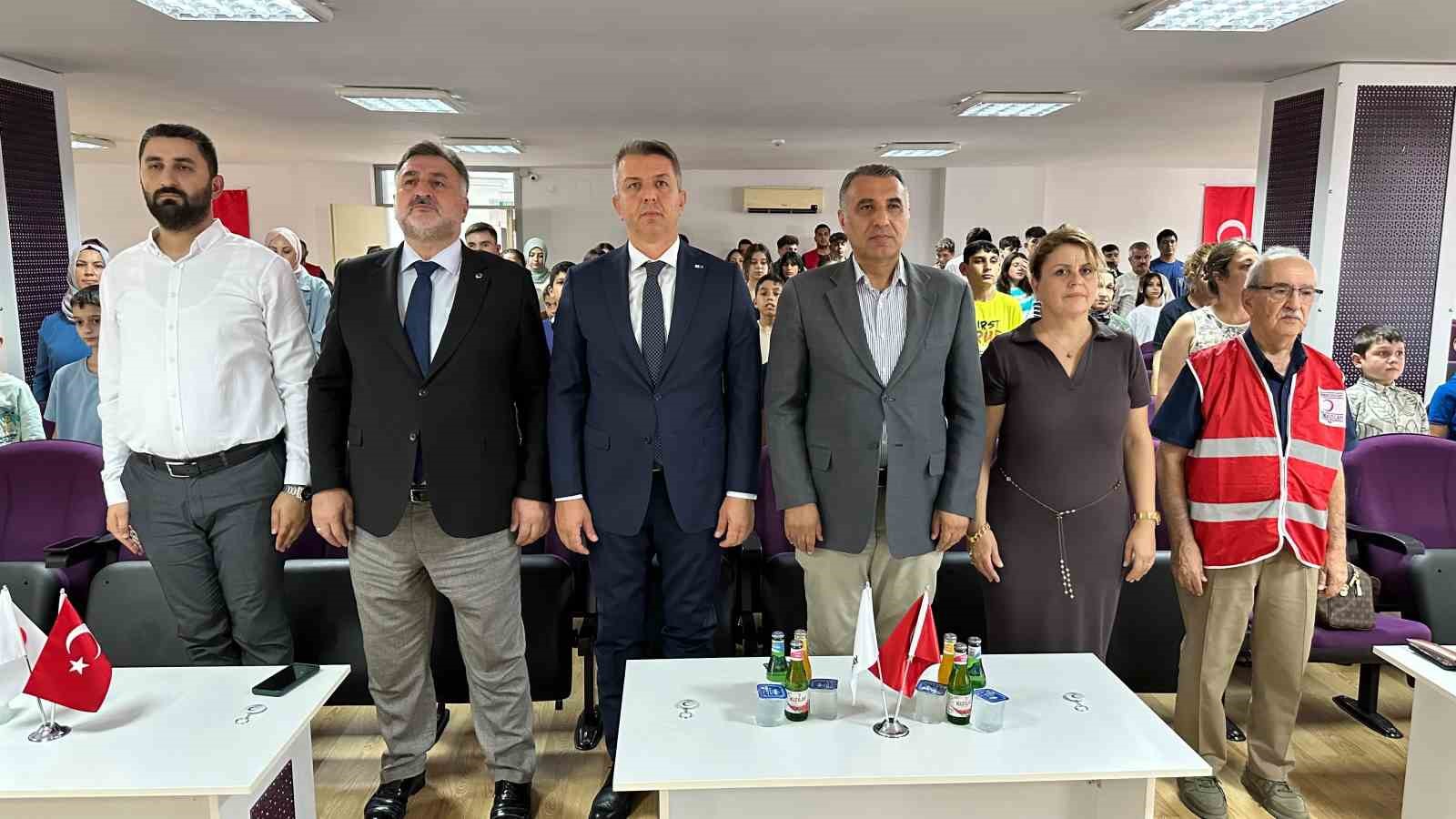 T&uuml;rk Kızılay&rsquo;dan yetim &ouml;ğrencilere kırtasiye yardımı
