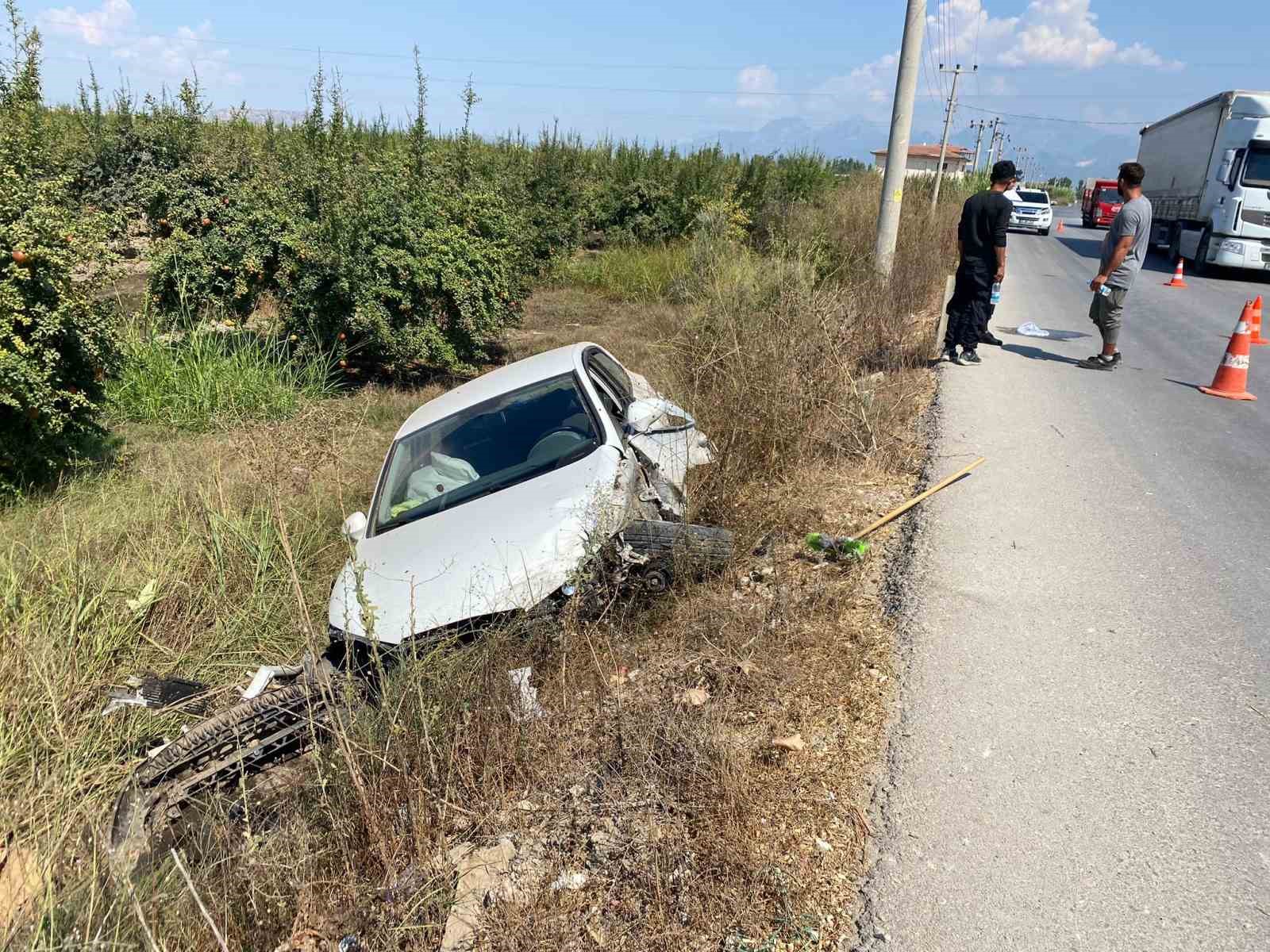 İki otomobil kafa kafaya çarpıştı: 5 yaralı
