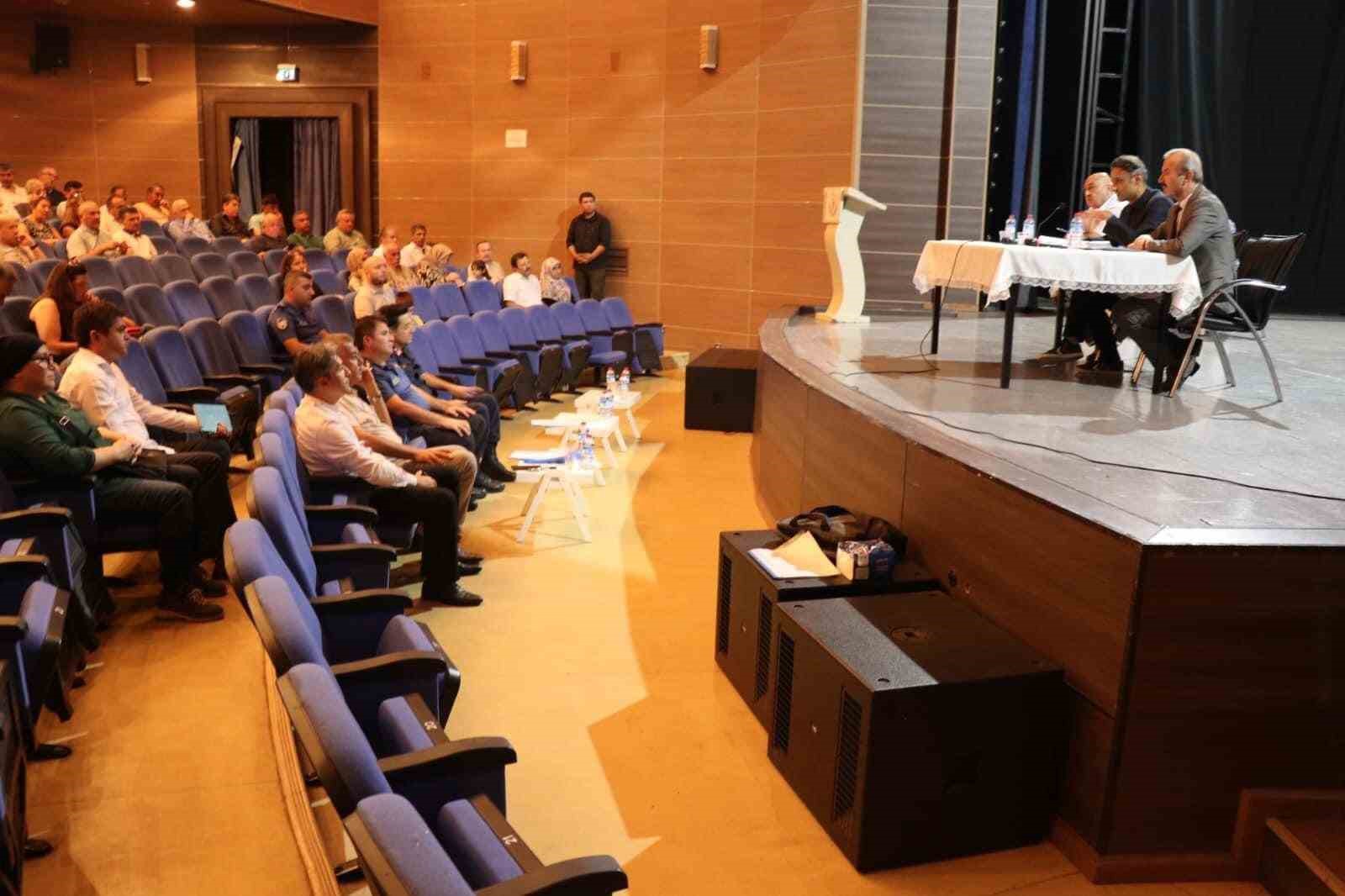 &Ccedil;aycuma&rsquo;da okul g&uuml;venliği il&ccedil;e y&uuml;r&uuml;tme kurulu toplantısı yapıldı
