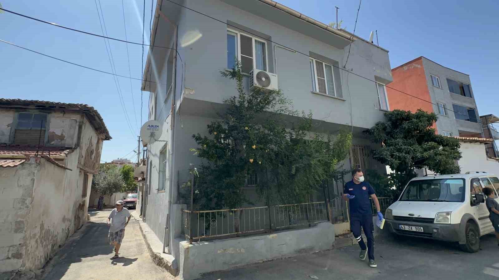 Akhisar&rsquo;da 60 yaşındaki adam evinde &ouml;l&uuml; bulundu
