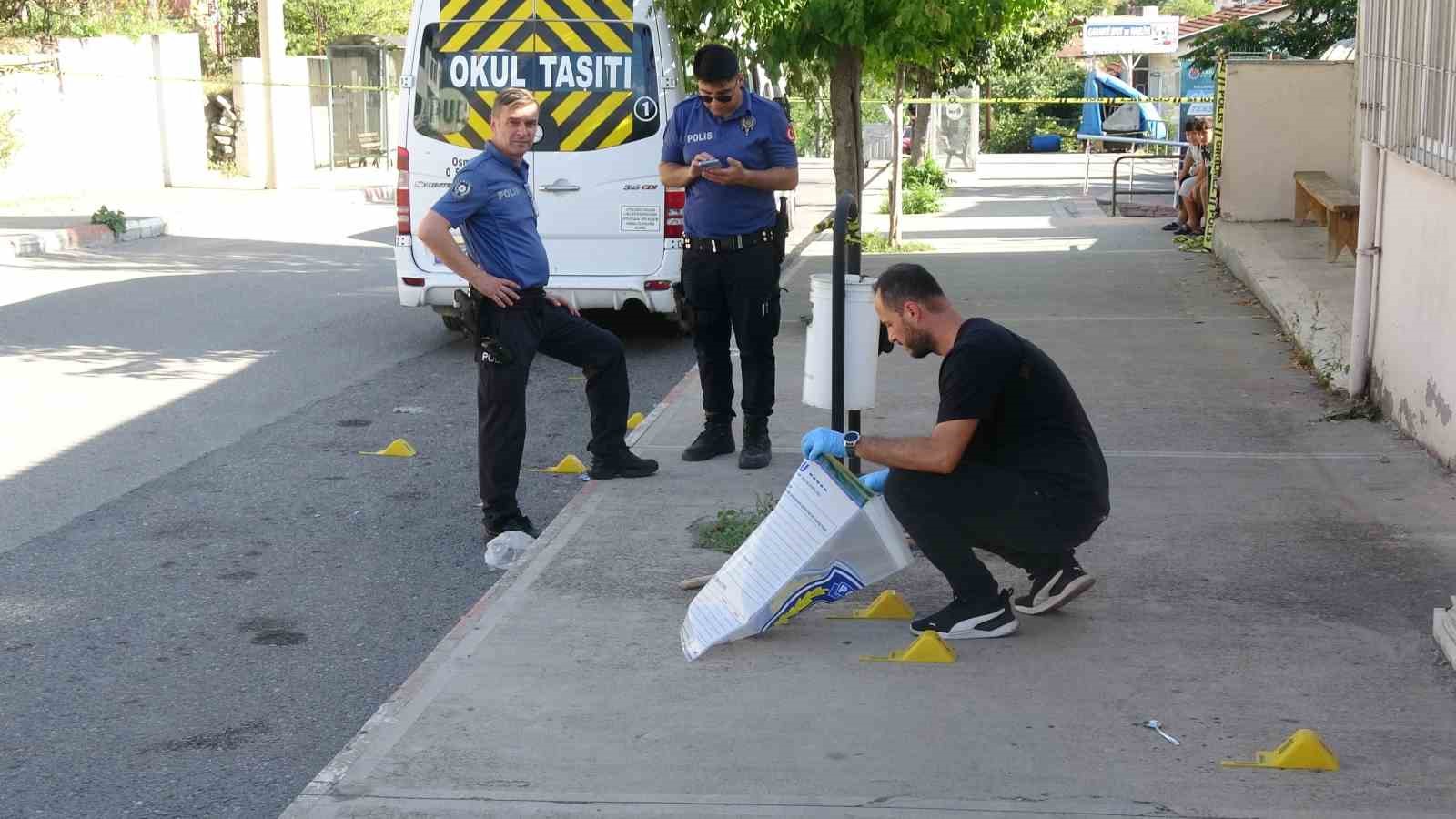 Karab&uuml;k&rsquo;te bı&ccedil;aklı kavga: 2 yaralı
