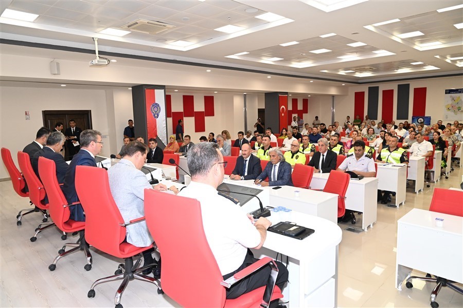 Manisa&rsquo;da yeni eğitim-&ouml;ğretim d&ouml;nemi g&uuml;venlik tedbirleri g&ouml;r&uuml;ş&uuml;ld&uuml;
