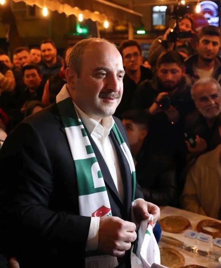 Mustafa Varank, Bursaspor’un deplasman sponsoru oldu