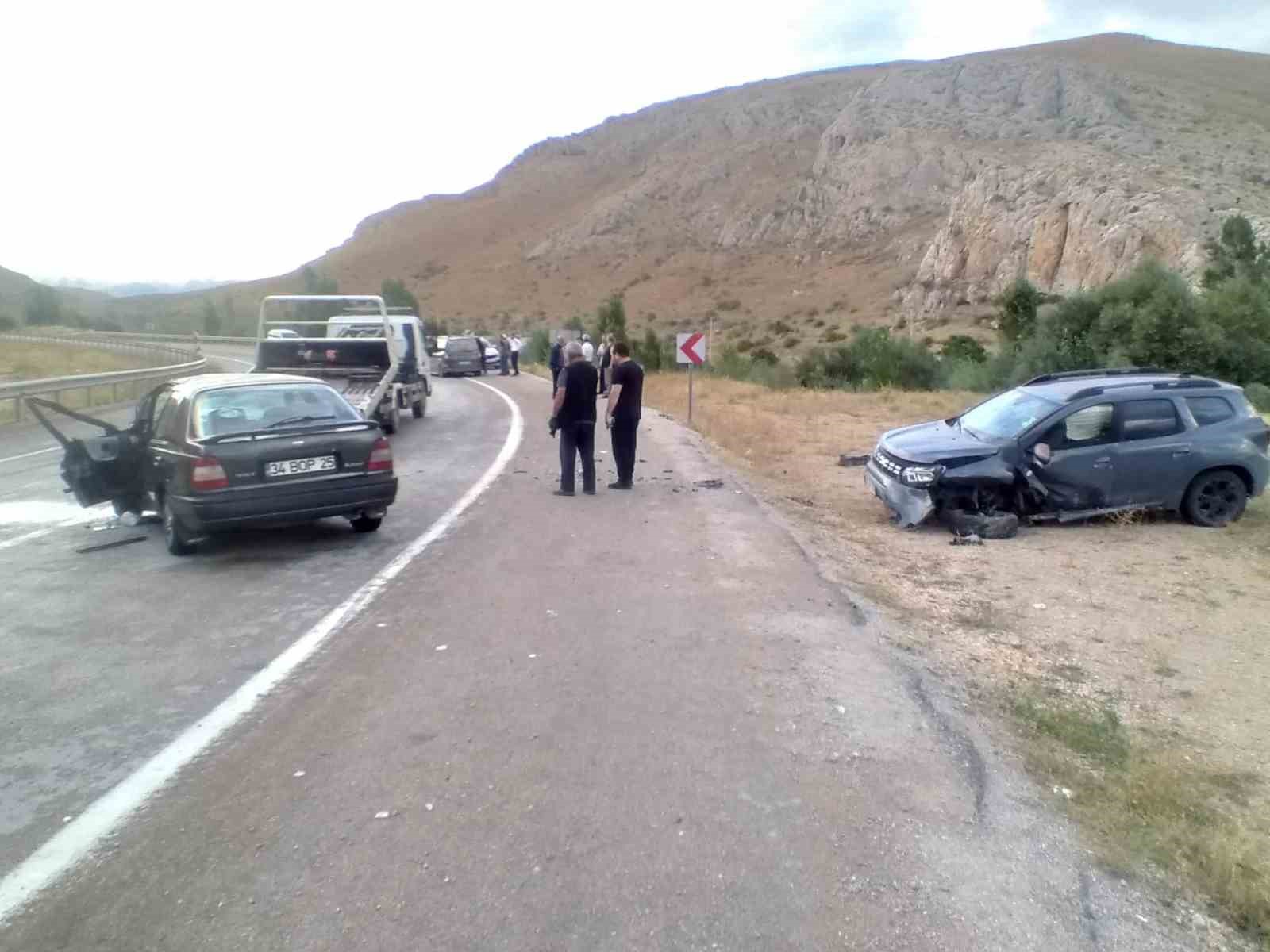 Konursu köyü yakınlarında trafik kazası: 1 ölü 2 yaralı