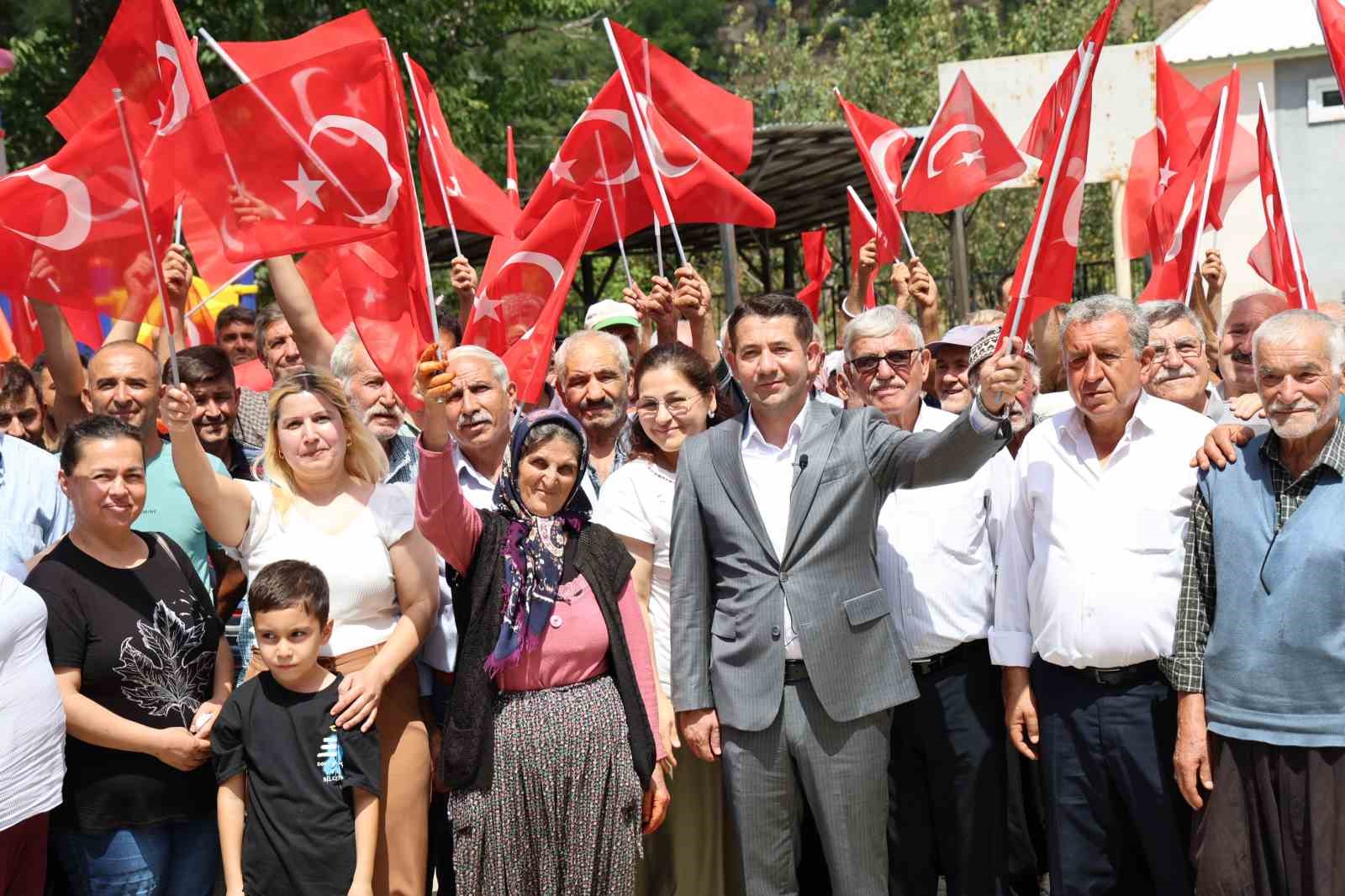 Memleket sevdası için İstanbul’dan ilçesine Belediye Başkanı oldu, şimdi köy köy geziyor