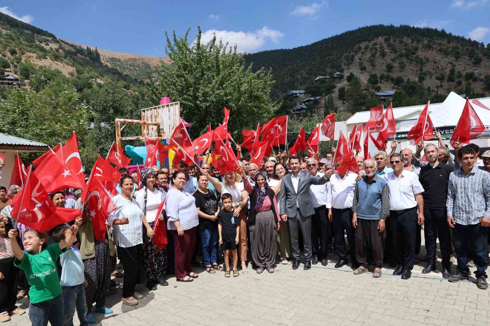 Memleket sevdası i&ccedil;in İstanbul&rsquo;dan il&ccedil;esine Belediye Başkanı oldu, şimdi k&ouml;y k&ouml;y geziyor
