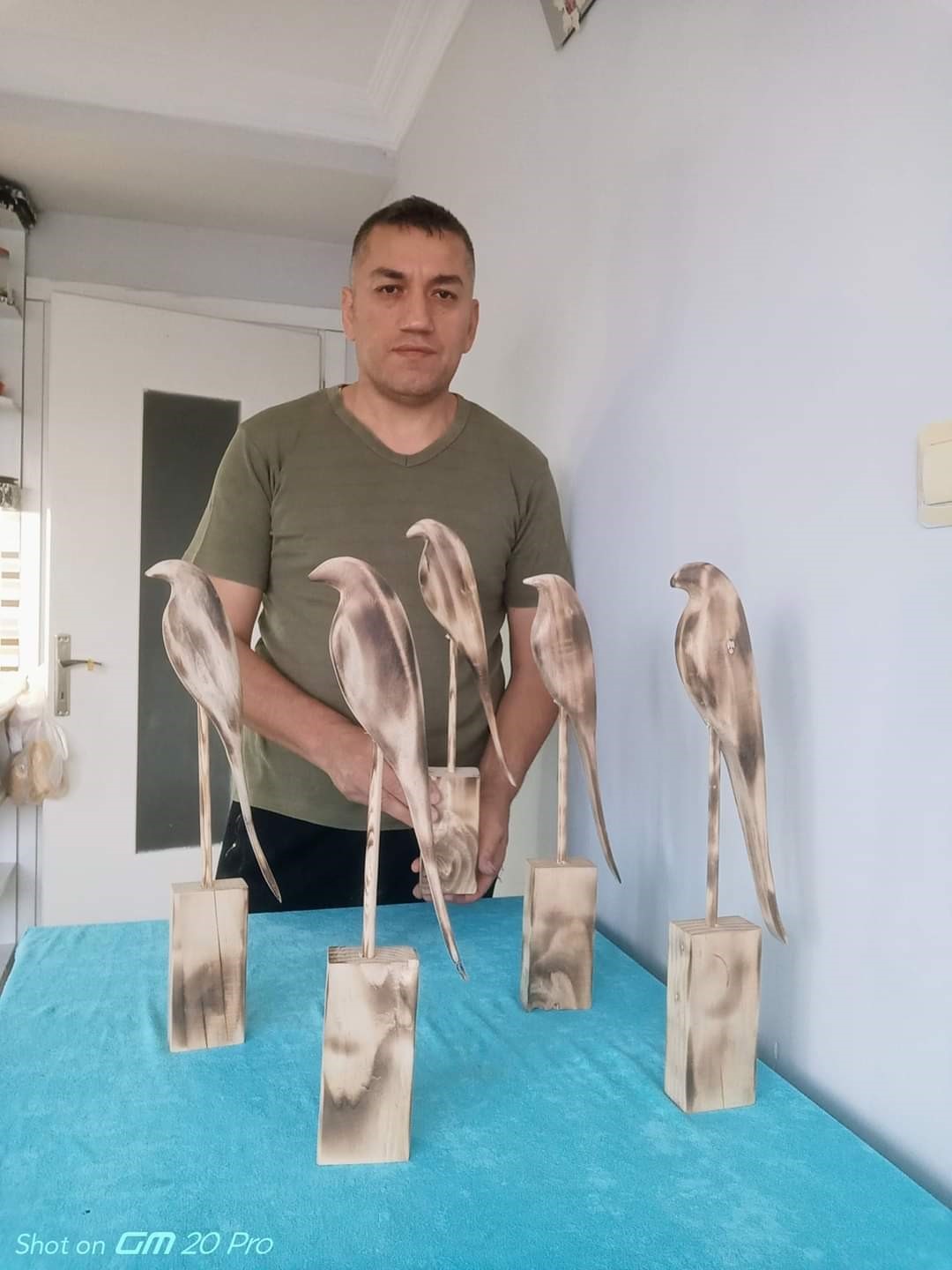 Kullanılmış tahtalardan 150 &ccedil;eşit doğal oyuncak yapıyor
