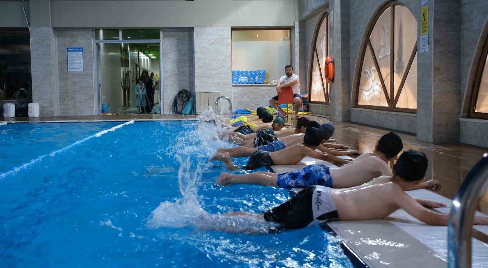 Onikişubat Belediyesi&rsquo;nin yaz y&uuml;zme kursu Şenlik Yarışmaları ile tamamlanacak
