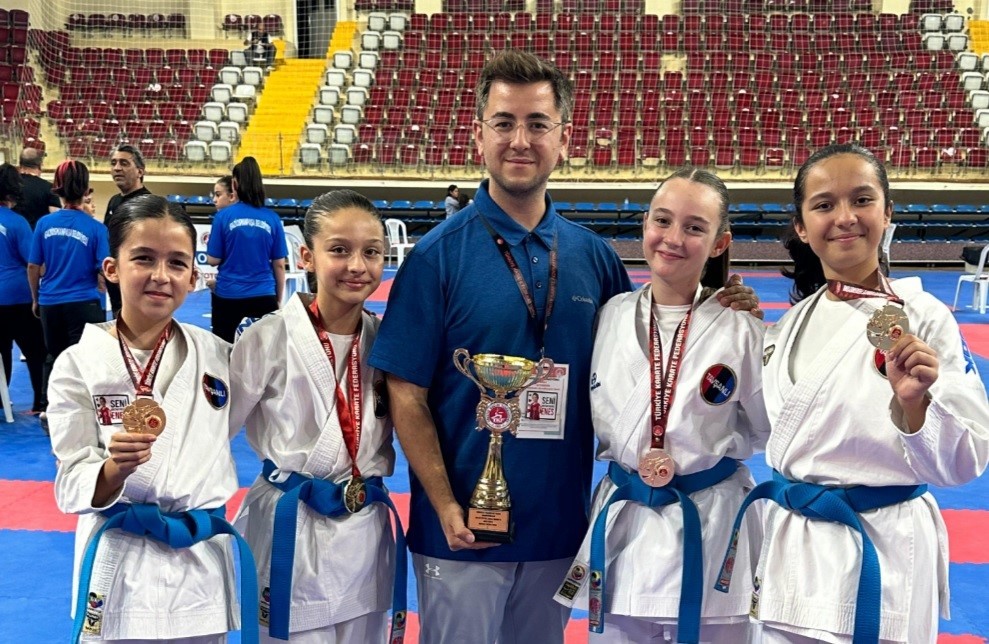 Tavşanlı Belediyesi Karate Takımı T&uuml;rkiye şampiyonu oldu
