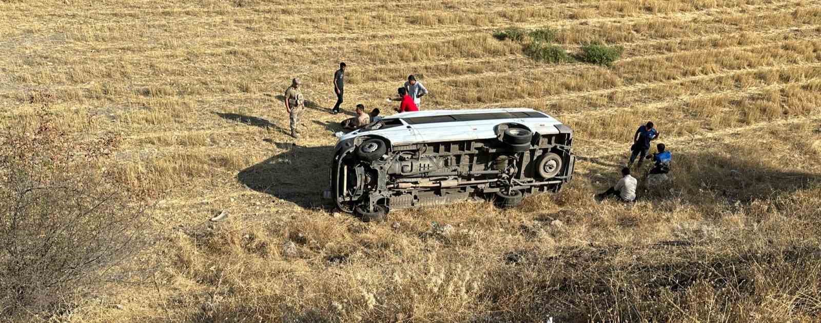 TPAO servis aracı ile taksi çarpıştı: 3’ü ağır 6 yaralı