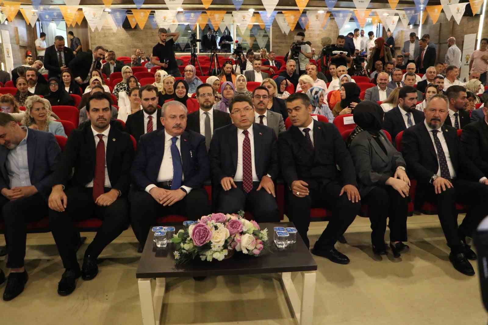 Bakan Tun&ccedil;&rsquo;tan, yeni anayasa i&ccedil;in uzlaşma &ccedil;ağrısı
