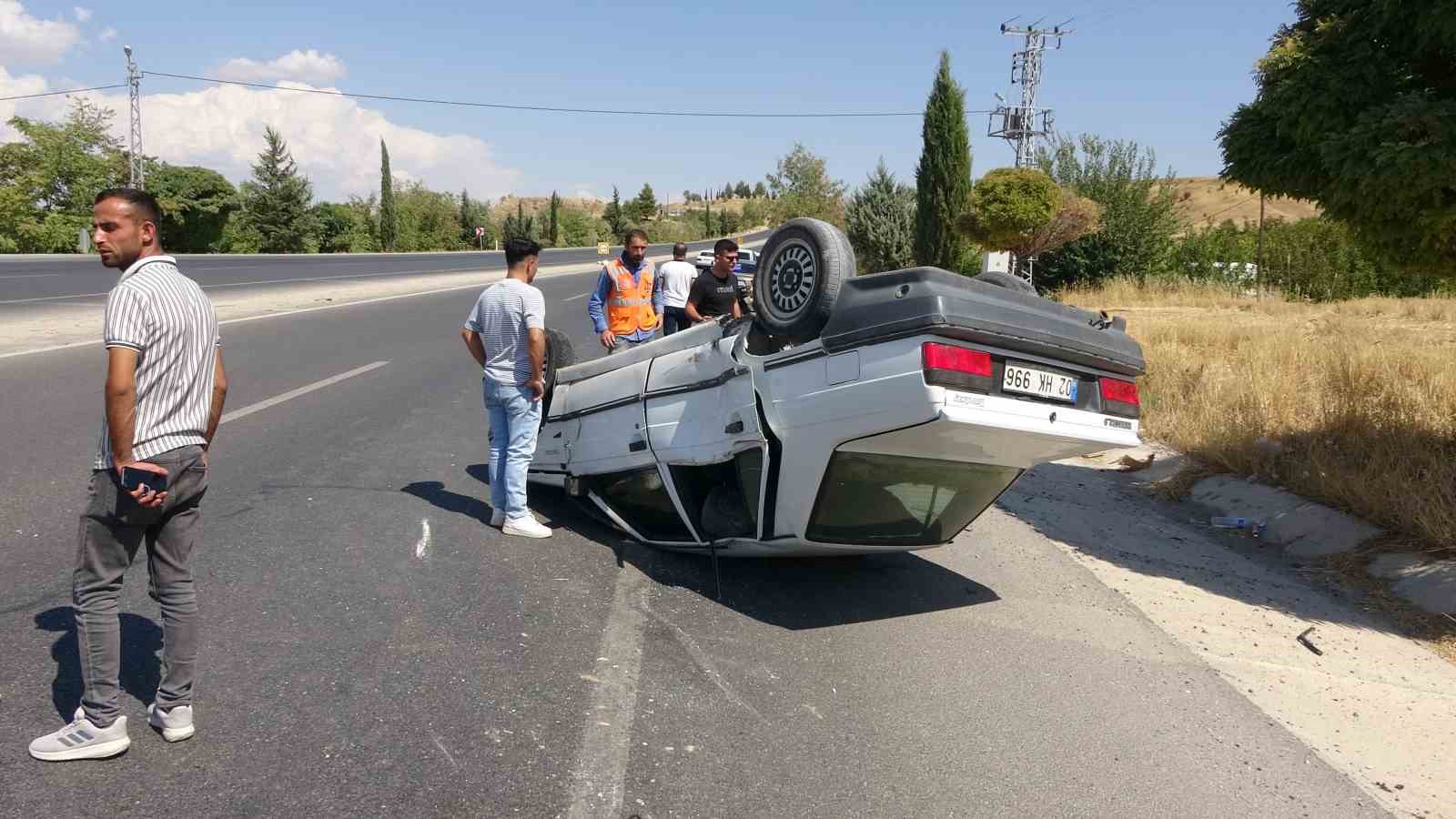 Takla atan otomobilin sürücüsü yaralandı
