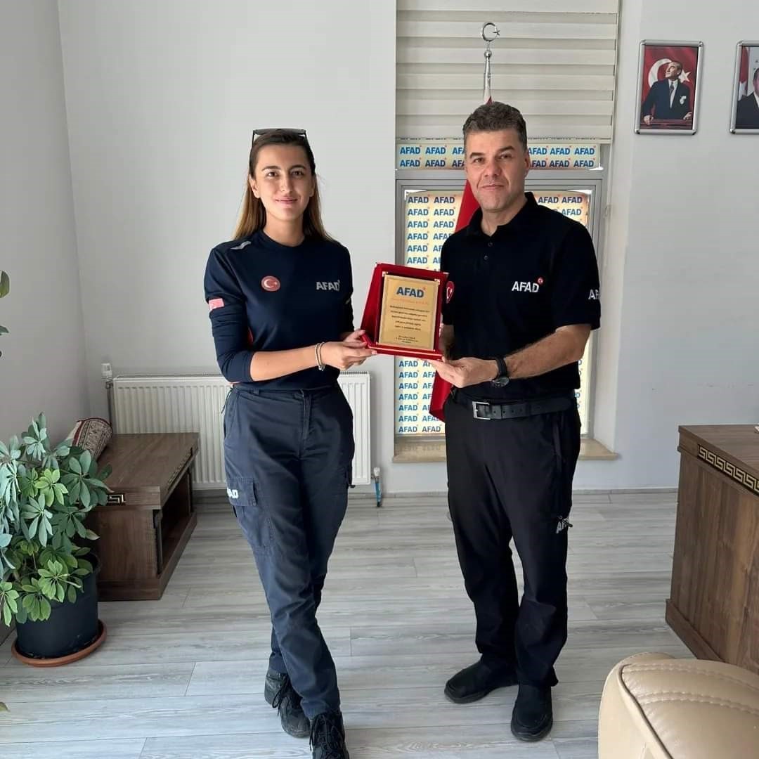 Şırnak’ta tayini çıkan AFAD personeline plaket verildi