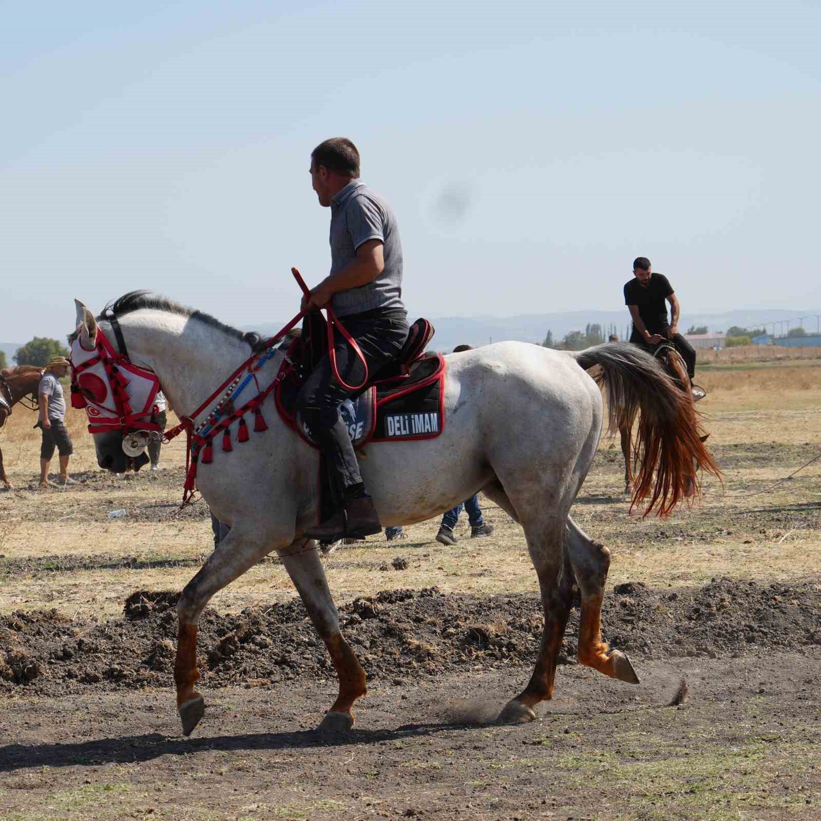 Balıkesir&rsquo;in kurtuluşu Rahvan At Yarışları ile kutlandı
