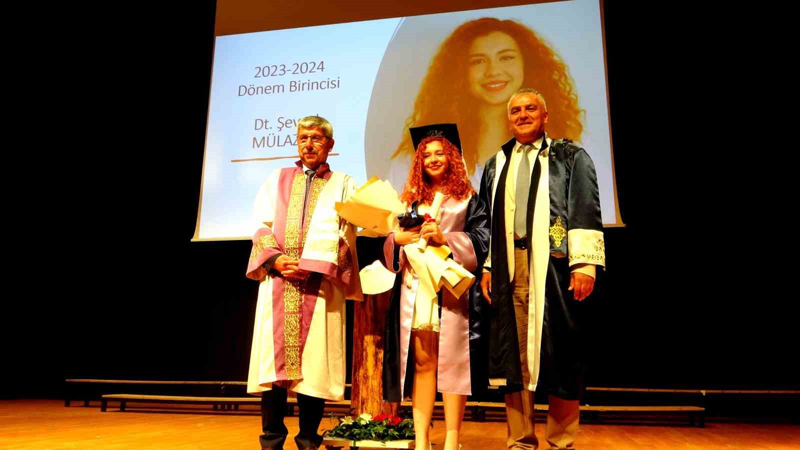 MSK&Uuml; Diş Hekimliği Fak&uuml;ltesi ilk mezunlarını verdi
