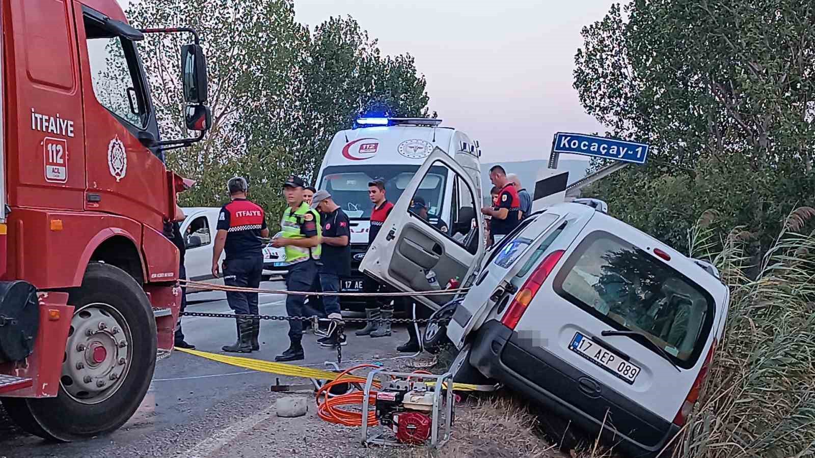 Otomobil bariyerlere ok gibi saplandı: 1 &ouml;l&uuml;, 1 yaralı
