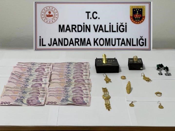 Mardin’de bohçacı kılığına giren hırsızlar suçüstü yakalandı
