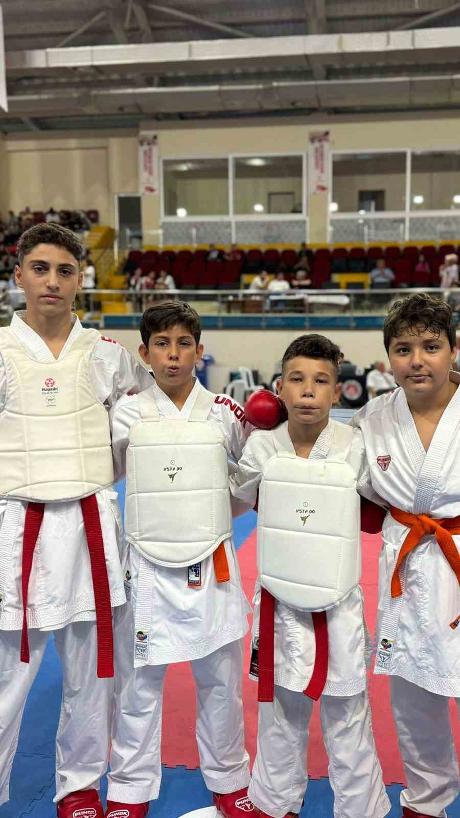 Manisa BBSK Karate Takımından bir 3&rsquo;&uuml;nc&uuml;l&uuml;k iki 5&rsquo;incilik
