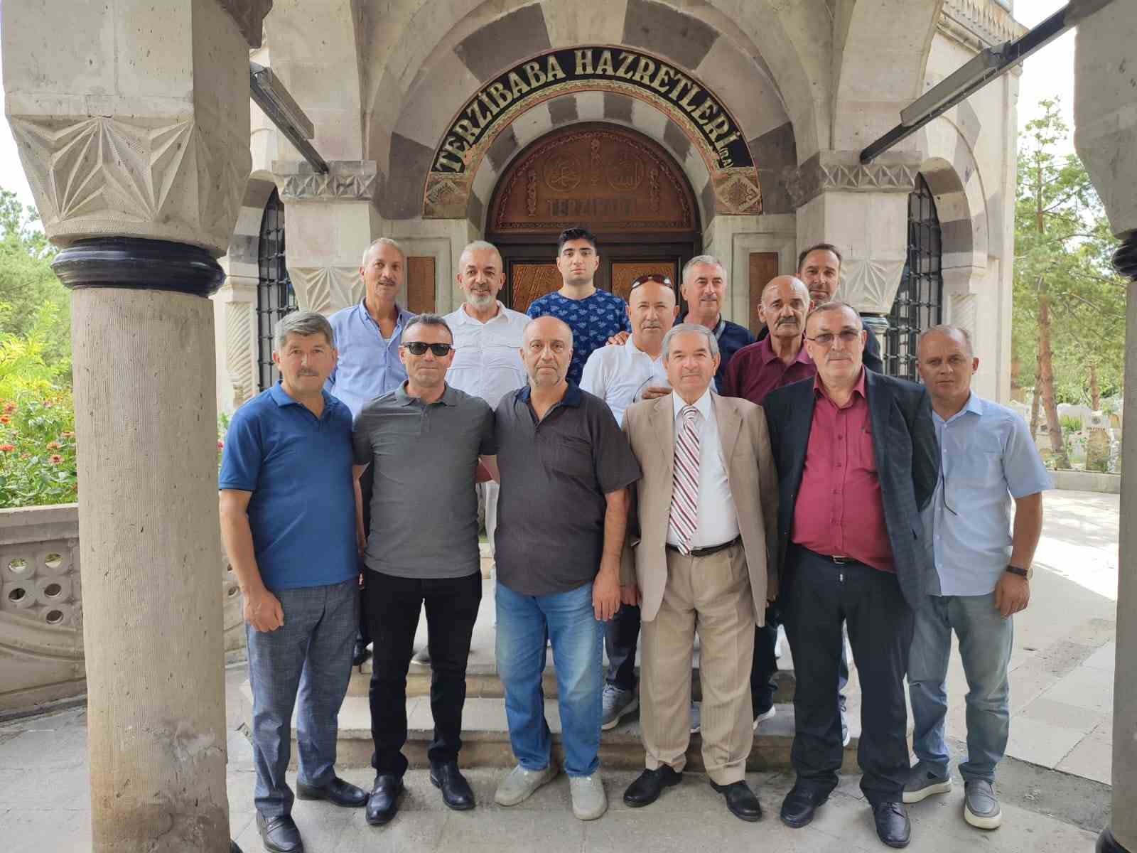 30 yıl önce şehit edilen silah arkadaşlarını unutmadılar