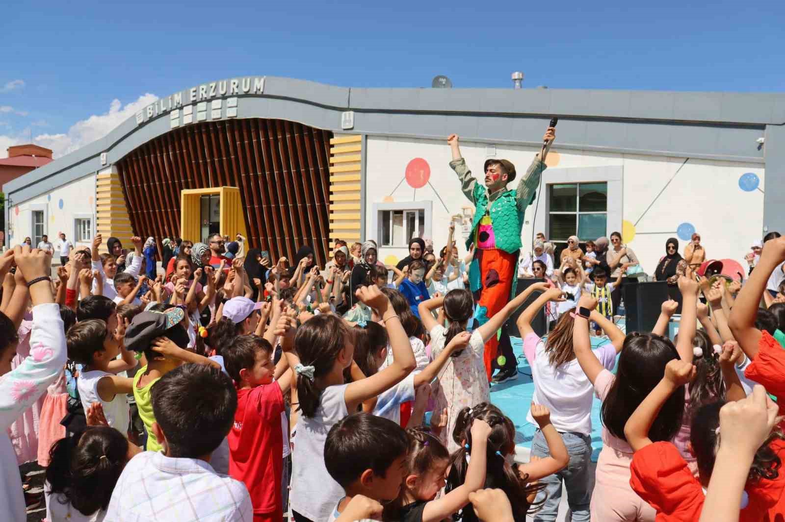 Bilim Erzurum’da çocuklar mutlu ve umutlu
