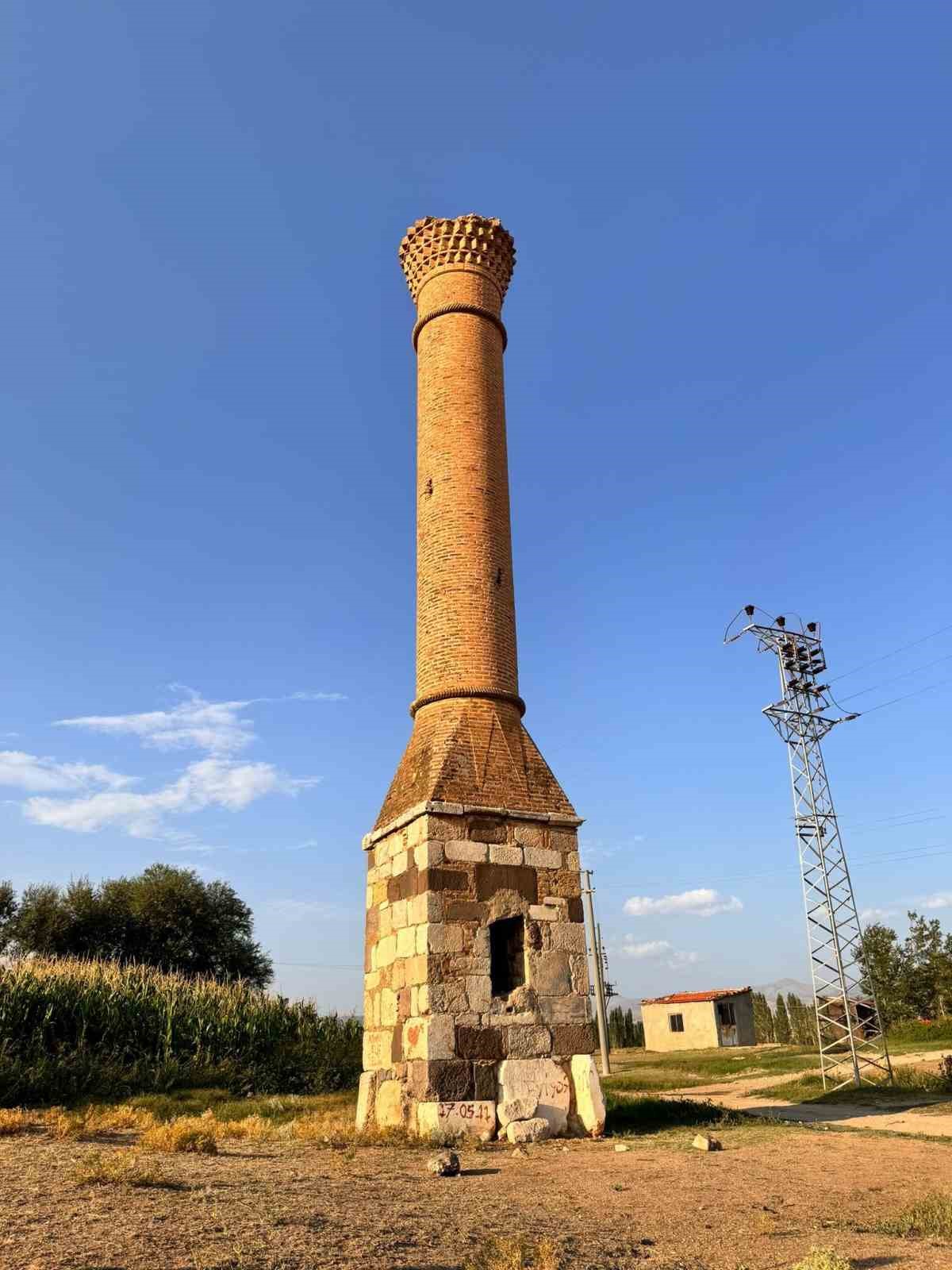 Tarlaların ortasındaki tarih, 200 yılı aşkın süredir ayakta
