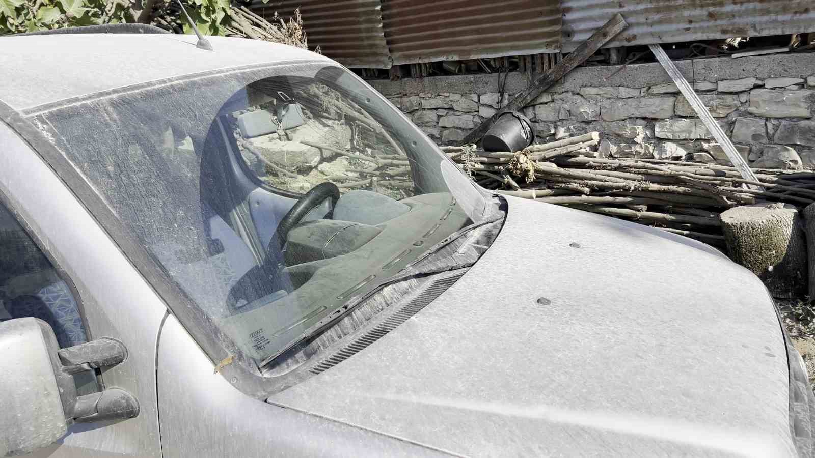 Sakarya’nın o mahallesine yağmur yerine kül ve toz yağıyor
