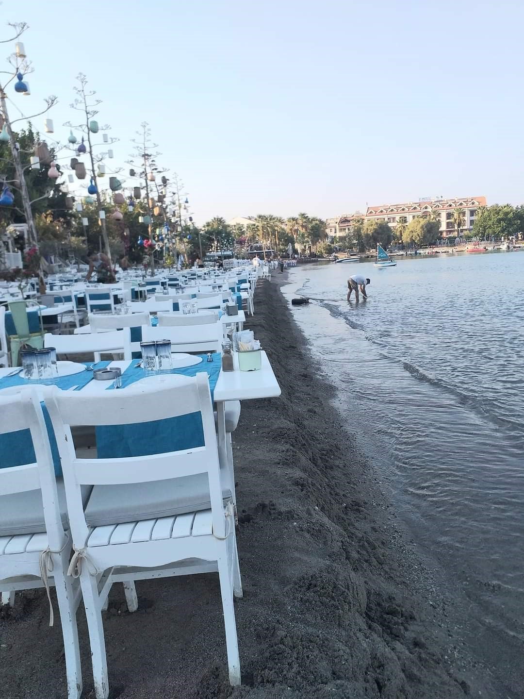 Dat&ccedil;a&rsquo;da vatandaşın parasız denize girebileceği yer kalmadı
