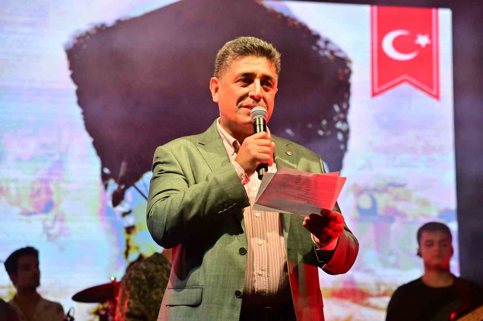Turgutlu kurtuluşunu İkilem konseri ile kutladı