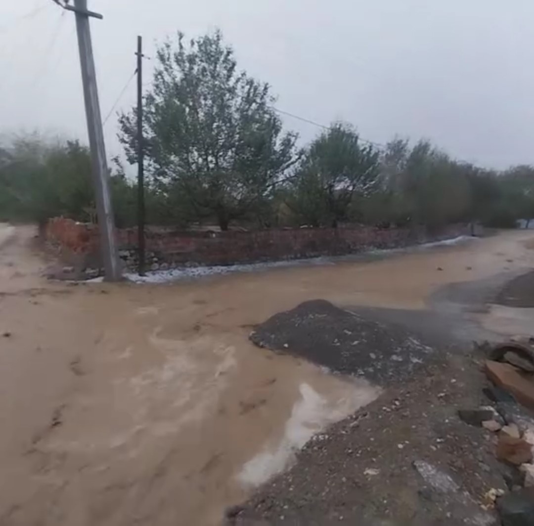 Tokat’ta dolu ve sağanak etkili oldu