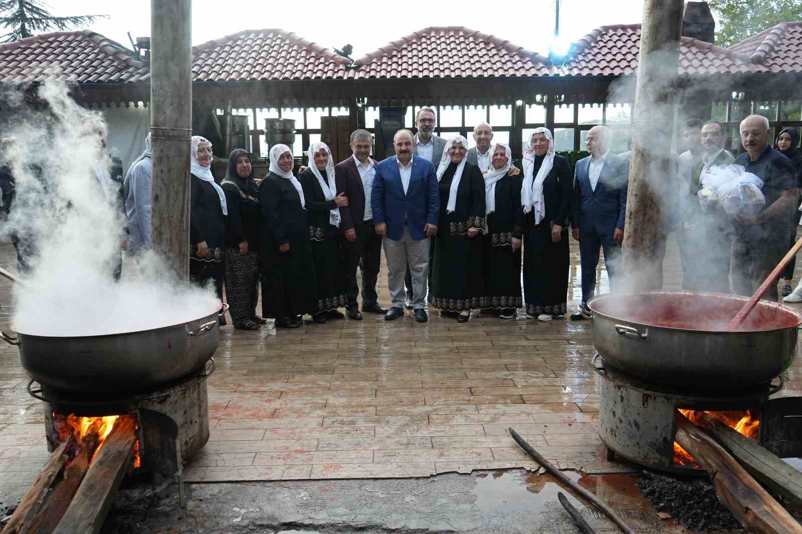 Mustafa Varank salça kazanı başına geçti
