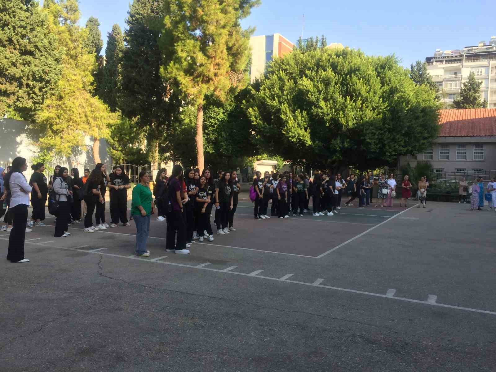 Adana&rsquo;da 492 bin 857 &ouml;ğrenci ders başı yaptı
