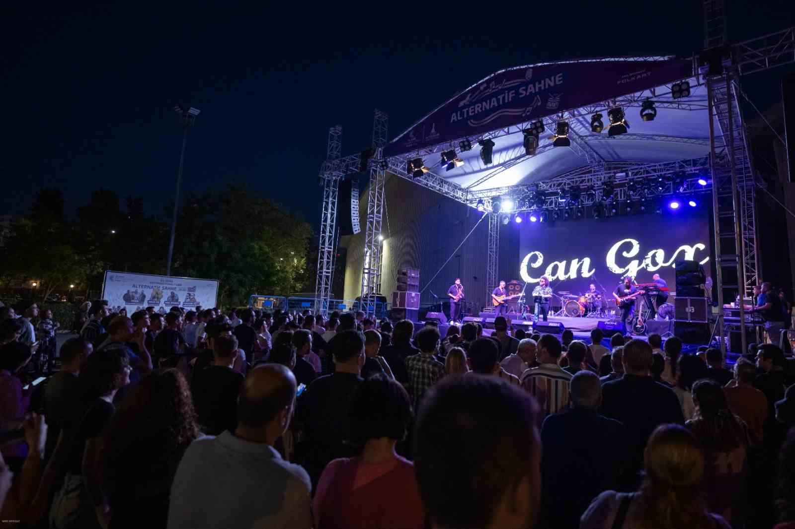 K&uuml;lt&uuml;rpark&rsquo;ta coşku Can Gox ve Sakiler ile devam etti
