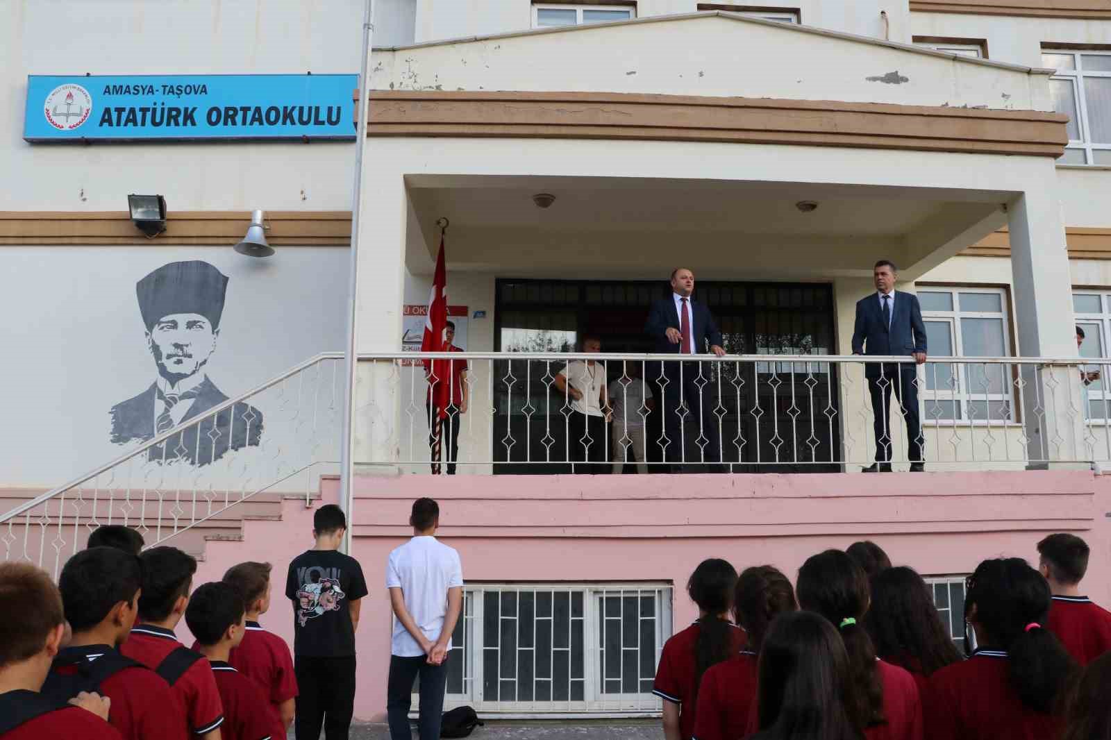 Taşova&rsquo;da 3 bin 600 &ouml;ğrenci ders başı yaptı
