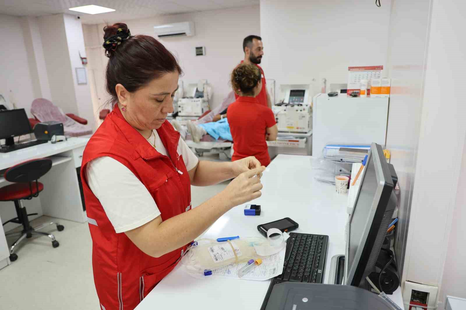 Kızılay&rsquo;dan kan bağışı &ccedil;ağrısı
