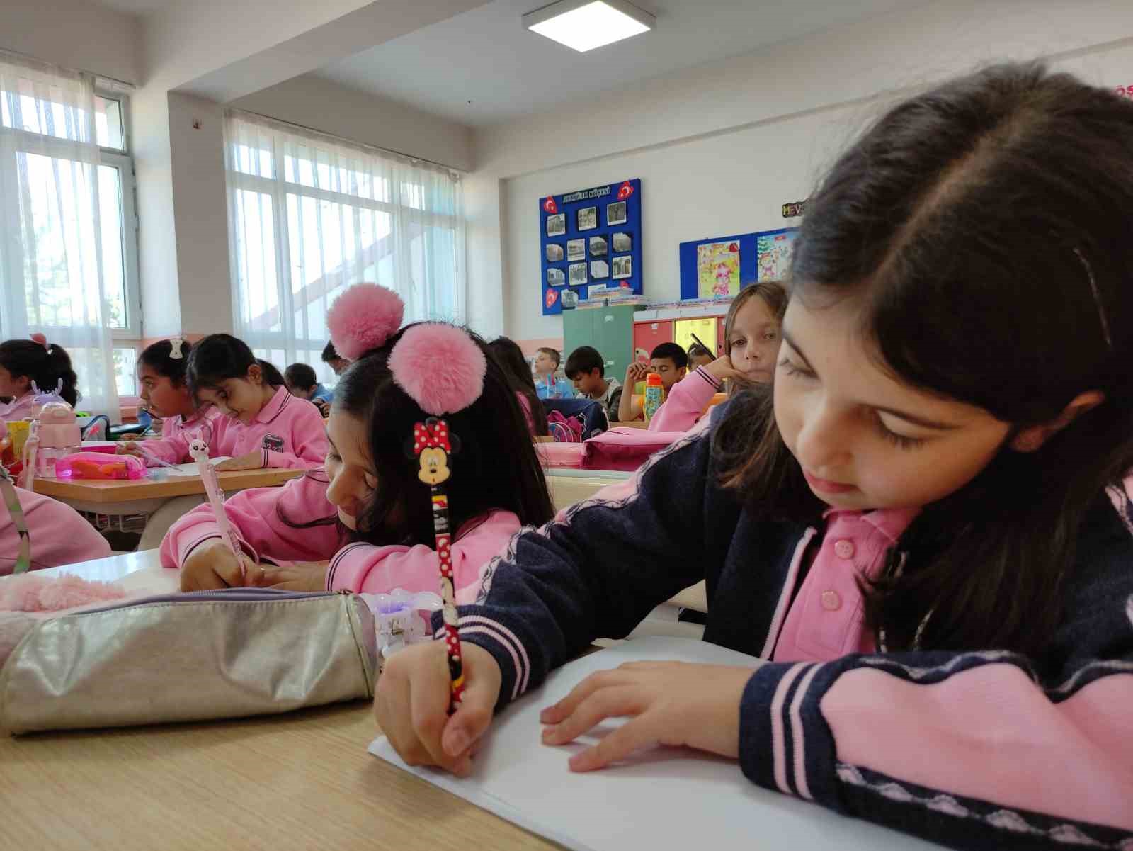 Ardahan&rsquo;da İlk ders zili &ccedil;aldı
