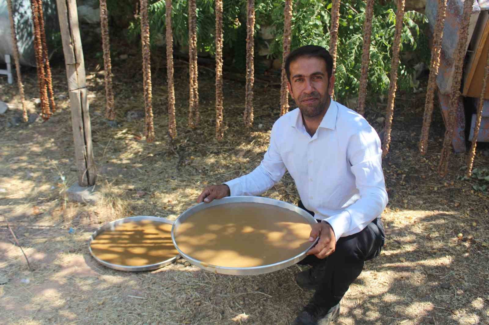 Siirt&rsquo;te harire ve sucuklu ceviz yapımına başlandı
