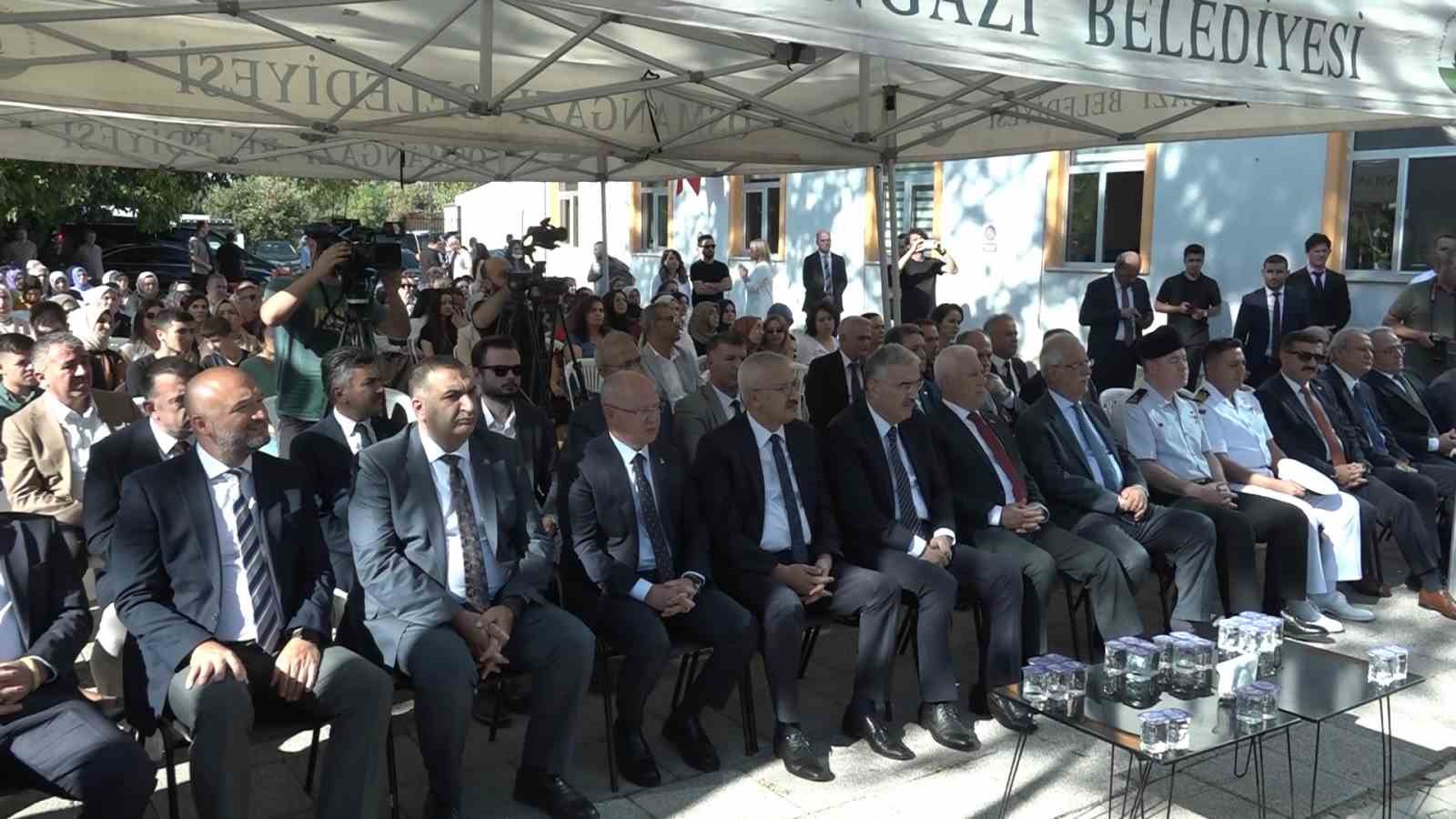 Bursa’da 677 bin öğrenci için ilk ders zili çaldı
