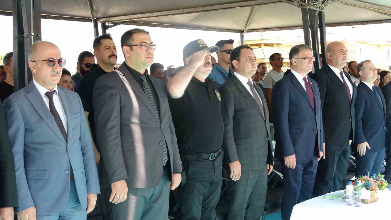 Van&rsquo;da 295 bin &ouml;ğrenci i&ccedil;in ilk ders zili &ccedil;aldı

