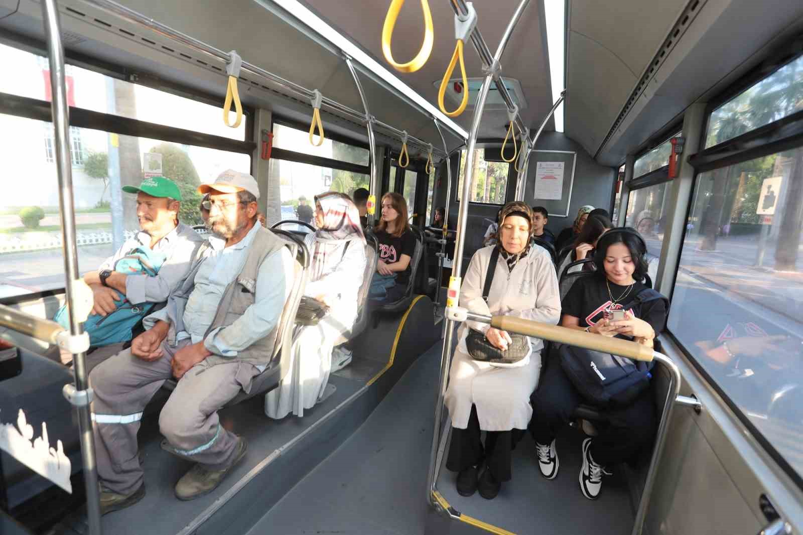 Denizli B&uuml;y&uuml;kşehir okuların a&ccedil;ılmasıyla otob&uuml;s seferlerini artırdı
