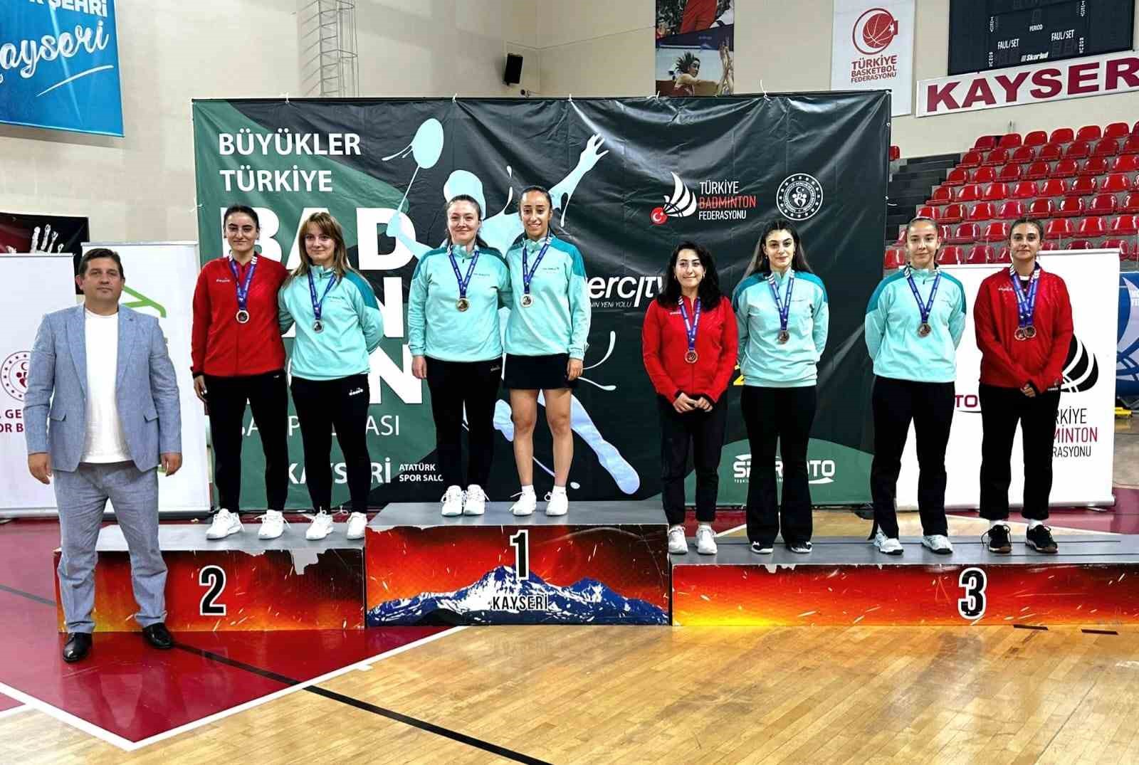 Badmintonda &ldquo;B&uuml;y&uuml;kler T&uuml;rkiye Şampiyonu&rdquo; Erzincan oldu
