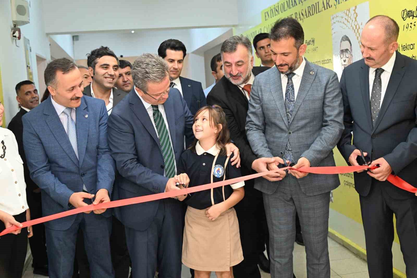 İlk ders zili Vali Ünlü’den