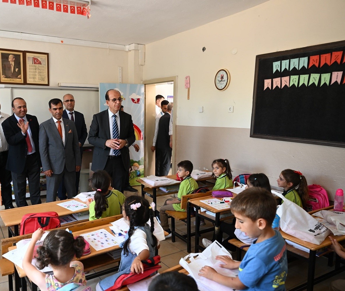 Ge&ccedil;it: "Yeni eğitim &ouml;ğretim yılı hayırlı olsun"
